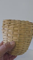 Video in Galerie-Betrachter laden und wiedergeben, Exotennistkörbchen Groß B/T/H   11x13x15,5cm.
